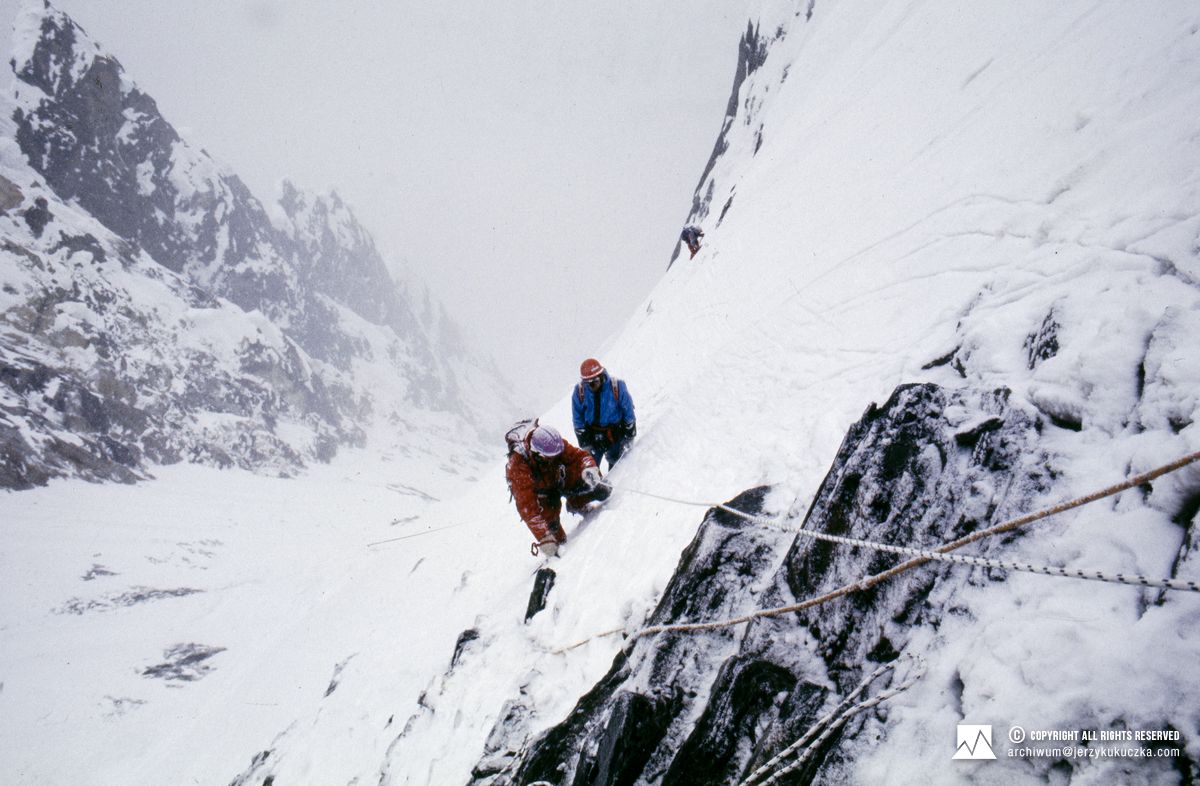 Participants of the expedition while climbing the couloir above Camp I. From the left: Andrzej Zygmunt Heinrich and Mikołaj Czyżewski.