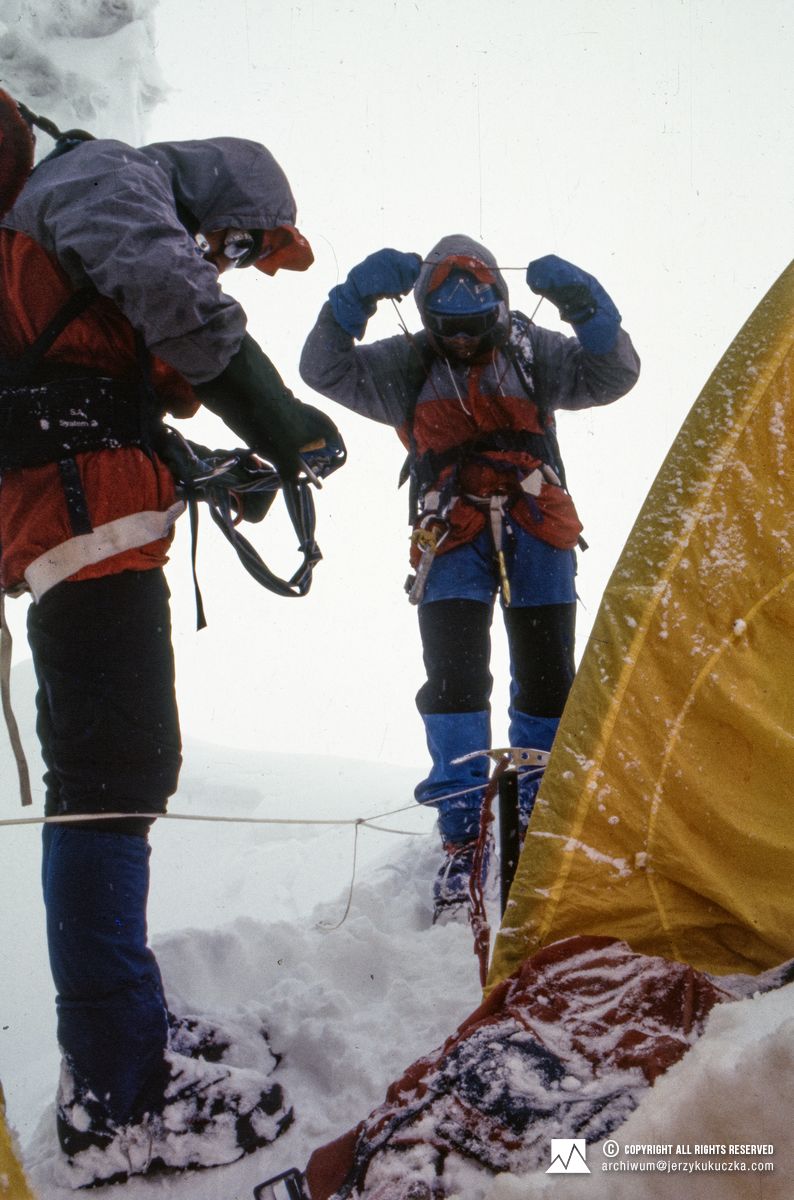 Participants of the expedition in camp III (6120 m above sea level). From the left: Adam Potoczek and Carlos Carsolio.