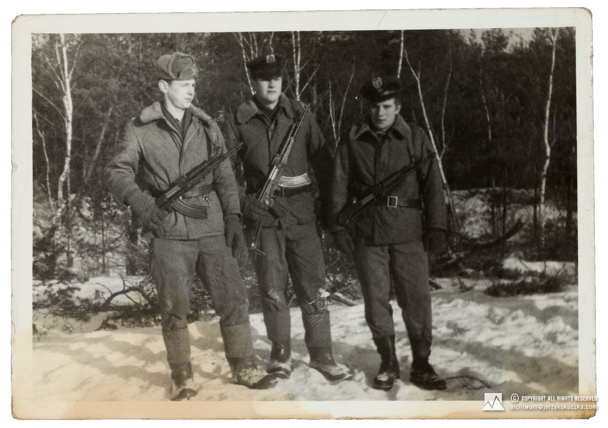 Jerzy Kukuczka (first from the right) with friends from the army.