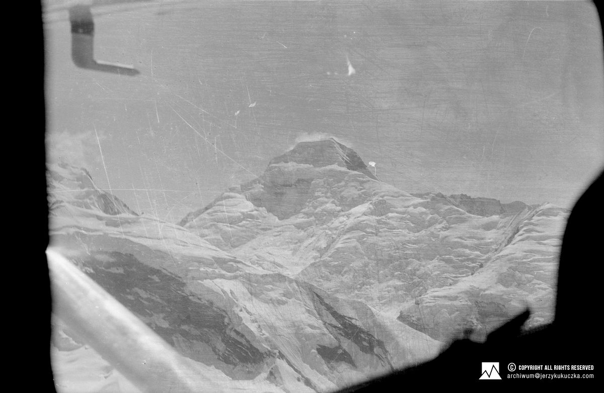 Avalanche Spire (3080 m above sea level). The mountain seen from the cockpit of the plane.