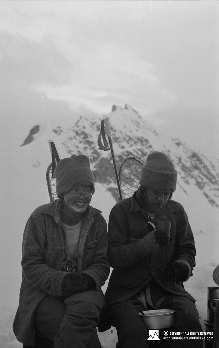 American women who were traversing McKinley (Denali). Meeting with the participants of the expedition.