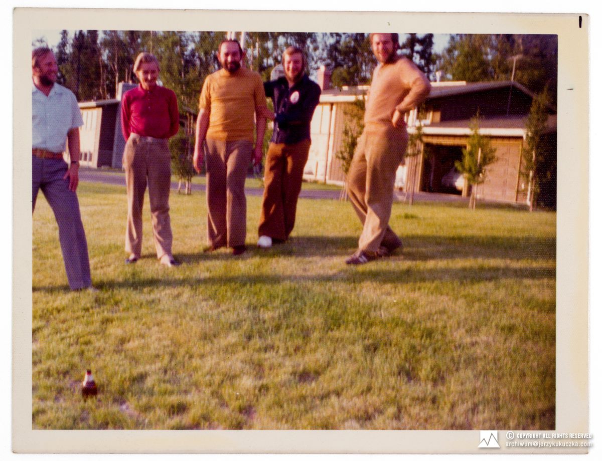 Uczestnicy wyprawy w Anchorage. Od lewej: Henryk Furmanik, Roman Trzeszewski, Jerzy Sznytzer, Jerzy Kukuczka i Wojciech Kłosok.