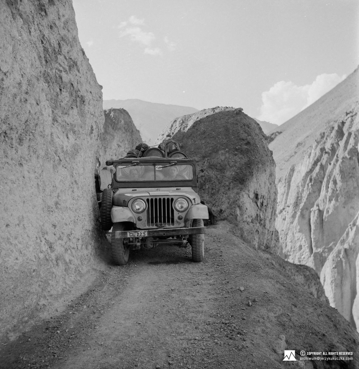 Jeep caravan on the route from Chitral to Nol.