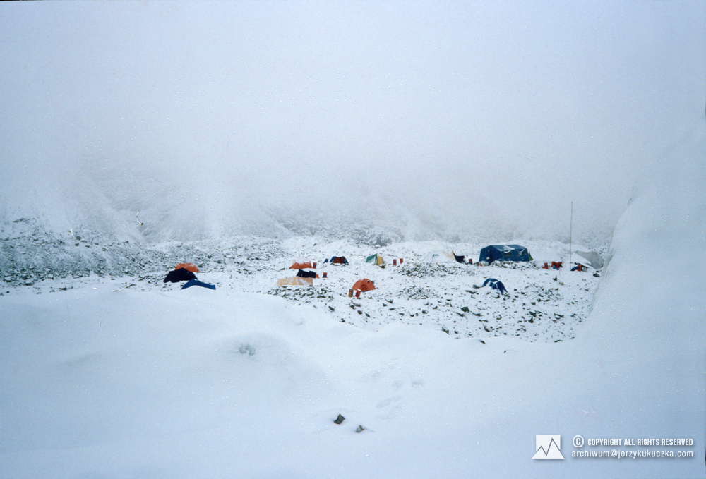 Baza kobiecej wyprawy na K2.
