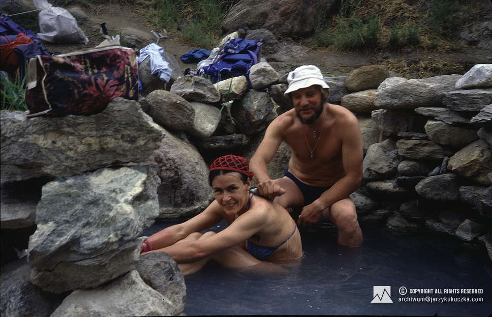 Participants of the expedition during a bath in hot springs near Askole. From the left: Wanda Rutkiewicz and Jerzy Kukuczka.