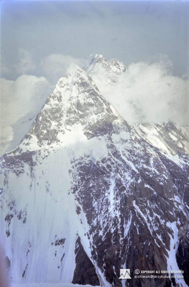 Broad Peak Massif seen from the K2 slope. Peaks from the left: Broad Peak North (7490 m above sea level), Broad Peak Central (8011 m above sea level) and Broad Peak Main (8051 m above sea level).