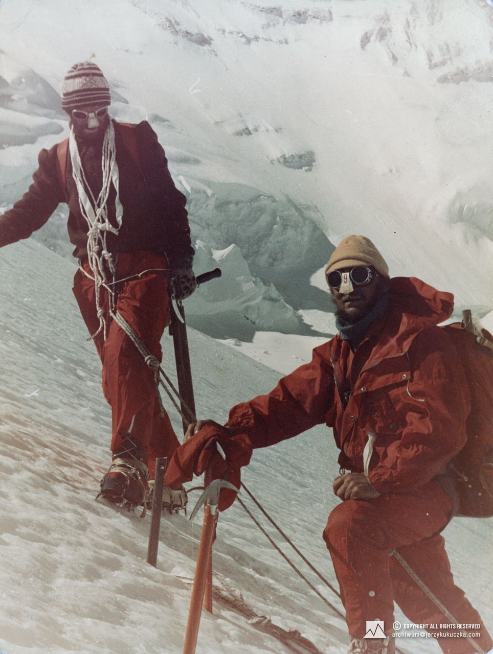 Participants of the expedition on the Lhotse slope. From the left: Janusz Skorek and Jerzy Kukuczka.
