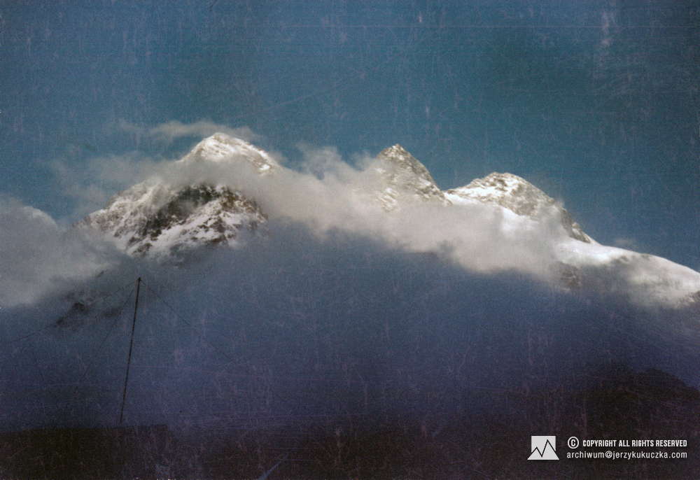 Broad Peak massif. Visible peaks from the left: Broad Peak North (7490 m above sea level), Broad Peak Central (8011 m above sea level) and Broad Peak Main (8051 m above sea level).
