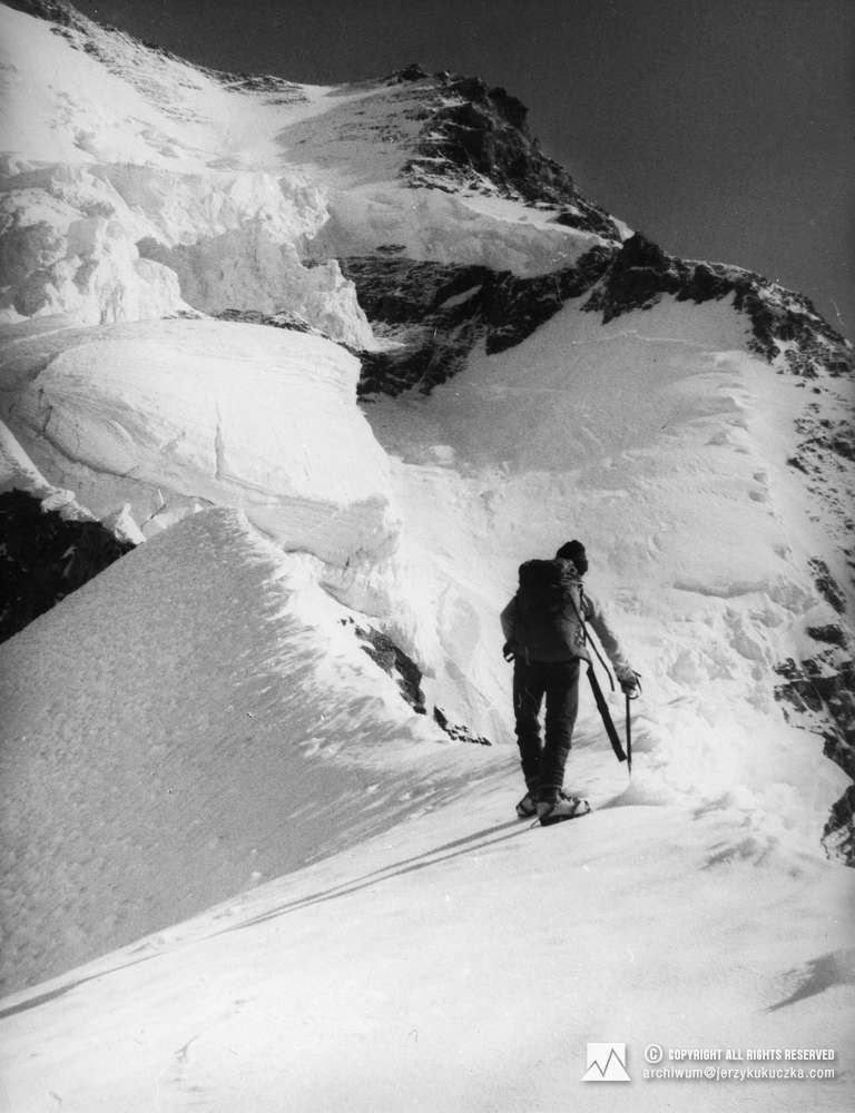 Wojciech Kurtyka on the K2 slope.