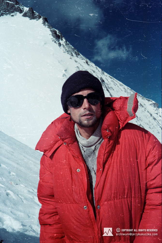 Wojciech Kurtyka na stoku K2.