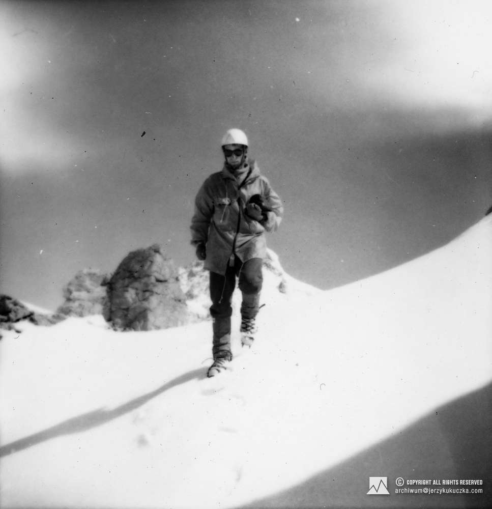 Wojciech Kurtyka on the Broad Peak slope.