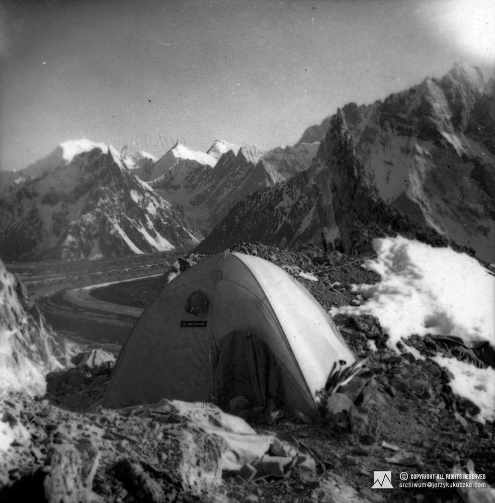 Obóz na stoku Broad Peak.