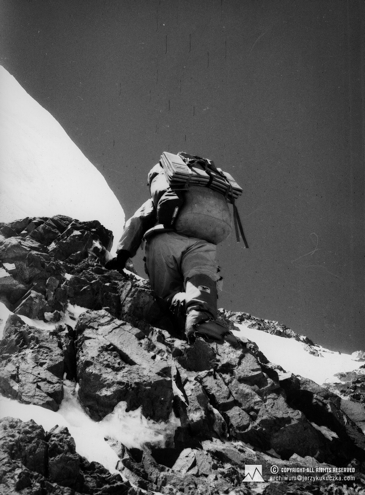 Wojciech Kurtyka in the wall of Broad Peak.