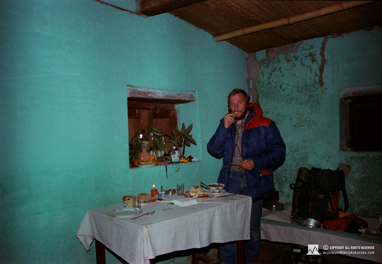 Jerzy Kukuczka during a lonely Christmas Eve on his way to the base under Dhaulagiri.