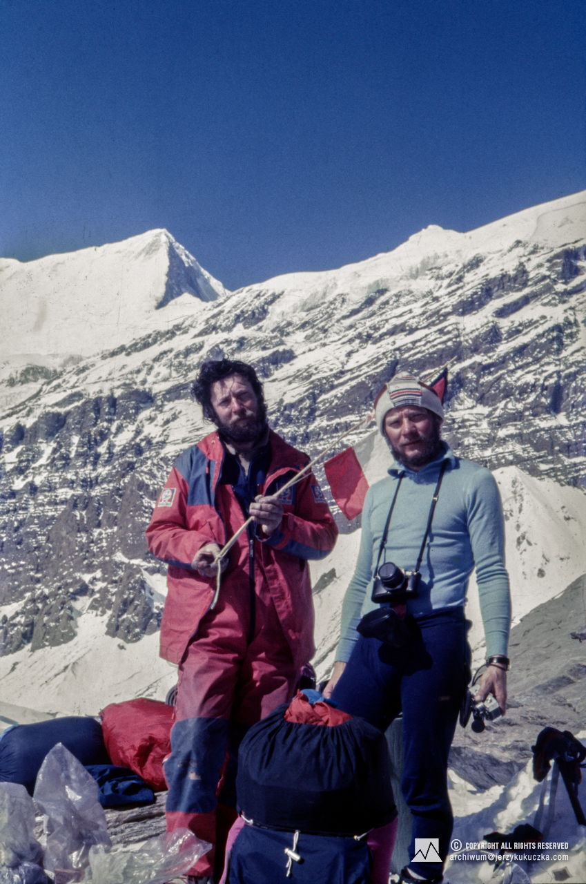 Participants of the expedition at the base. From the left: Andrzej Czok and Jerzy Kukuczka.