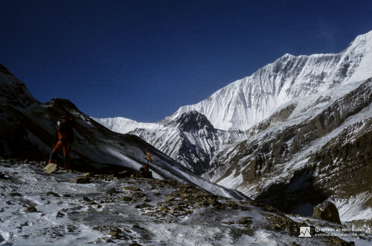 Participants of the expedition on the slope of Dhaulagiri. From the left: Andrzej Czok and Janusz Skorek.