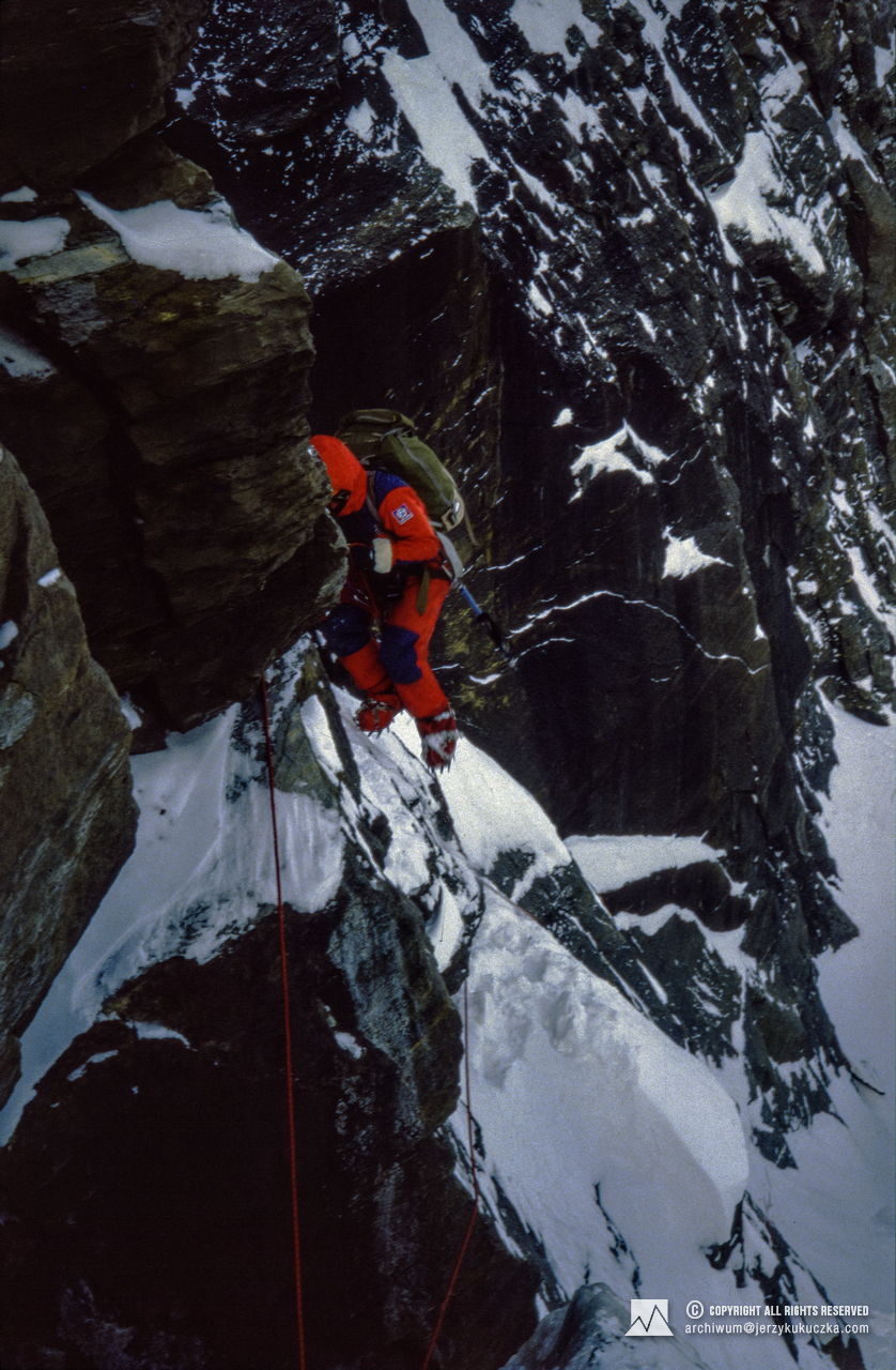 Janusz Skorek while climbing.