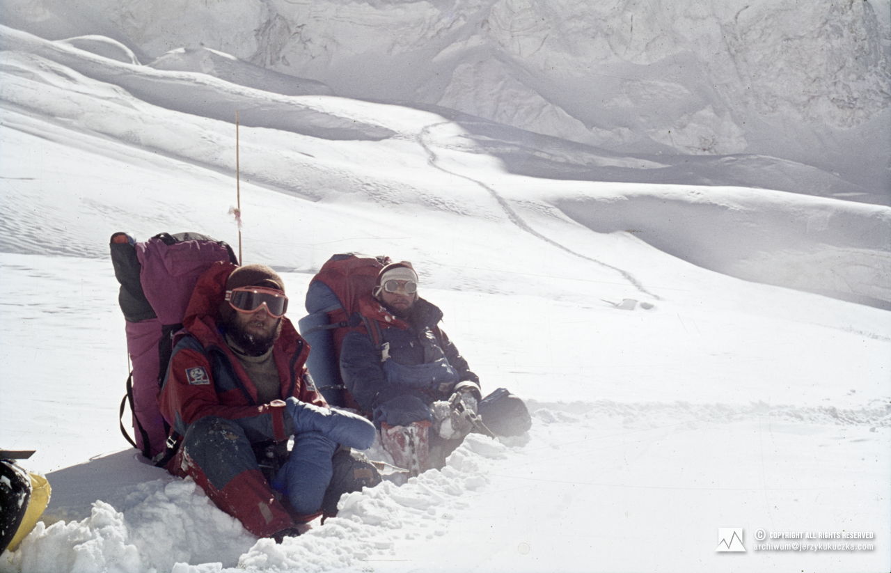 Climbers on the slope of Dhaulagiri. From the left: Andrzej Czok and Jerzy Kukuczka.