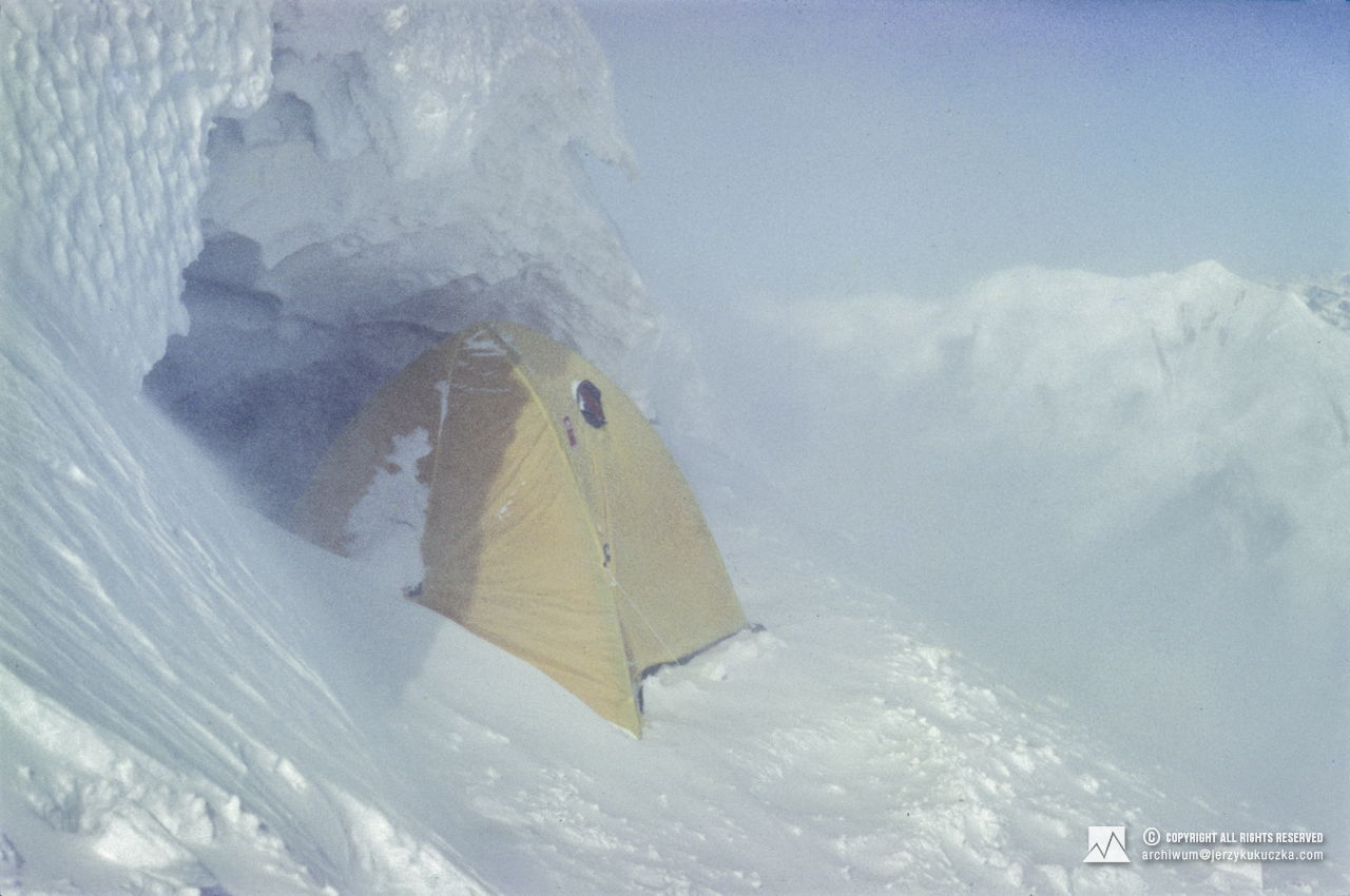 Namiot w obozie.