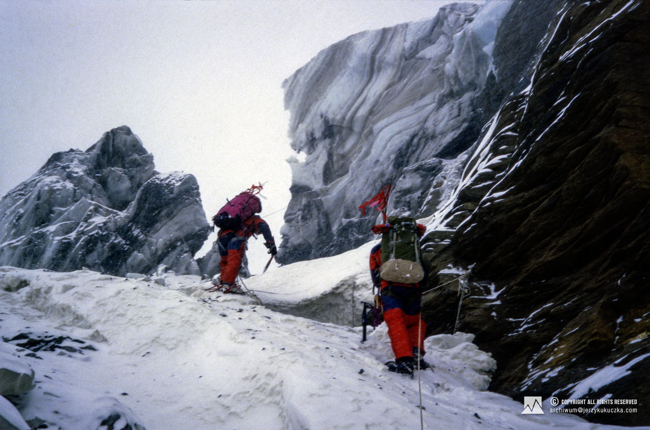 Participants of the expedition while climbing. Andrzej Czok is leading, followed by Janusz Skorek.