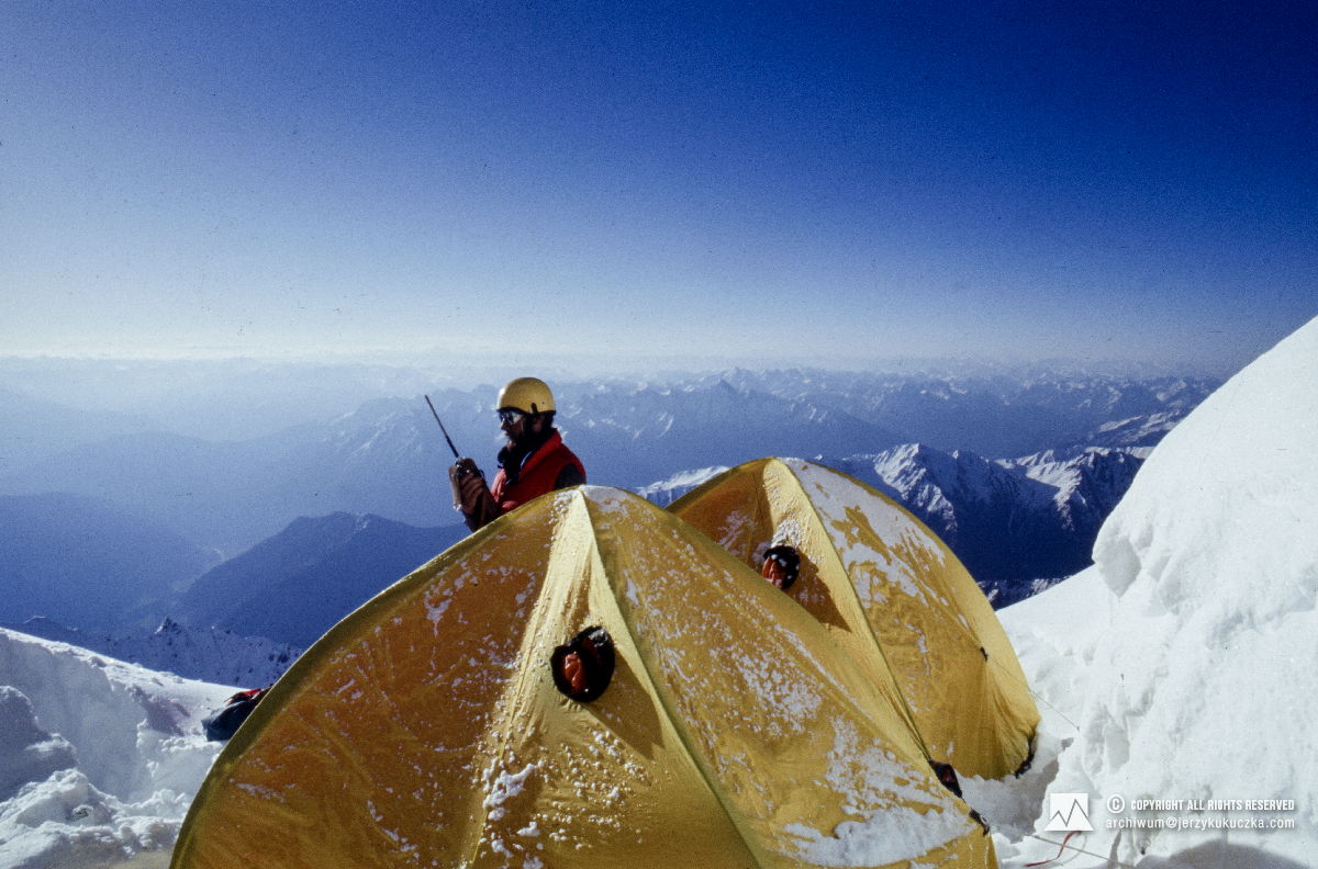 Jerzy Kukuczka in the relocated camp III (6120 m above sea level).