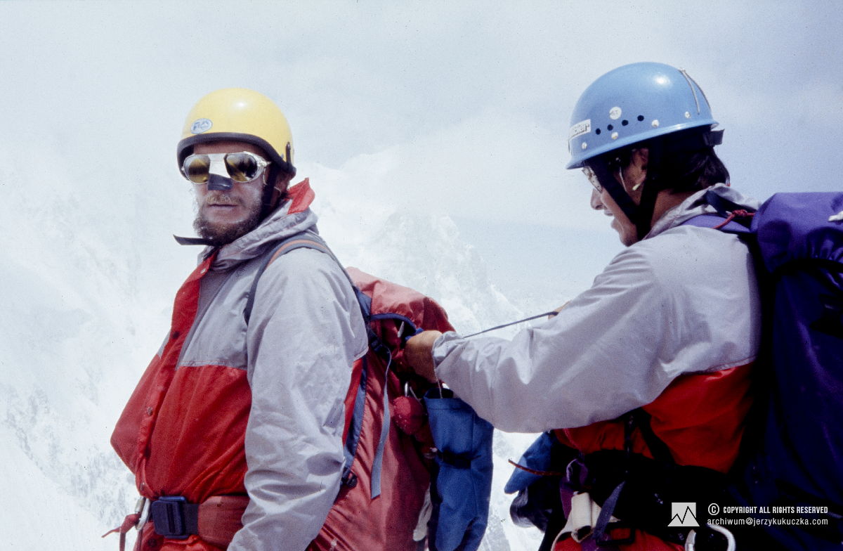Participants of the expedition on the slope of Nanga Parbat. From the left: Jerzy Kukuczka and Carlos Carsolio.