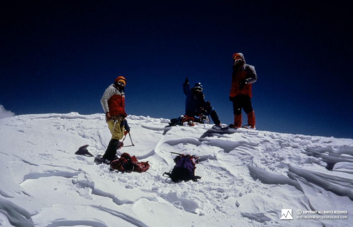 Participants of the expedition on the summit of Nanga Parbat (8125 m above sea level) - July 13, 1985. From the left: Sławomir Łobodziński, Carlos Carsolio and Jerzy Kukuczka.