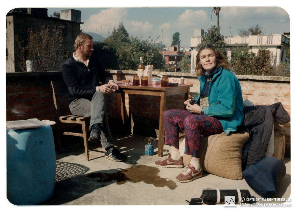 Od lewej: Jerzy Kukuczka, Wanda Rutkiewicz w Katmandu.