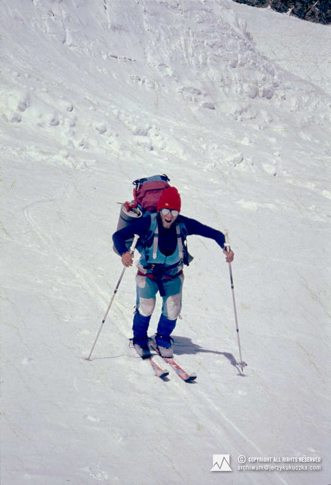 Artur Hajzer while climbing Yebokangyal Ri.