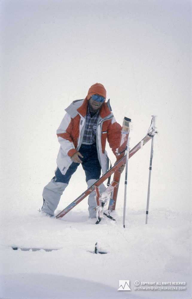 Jerzy Kukuczka on the slope of Shisha Pangma.