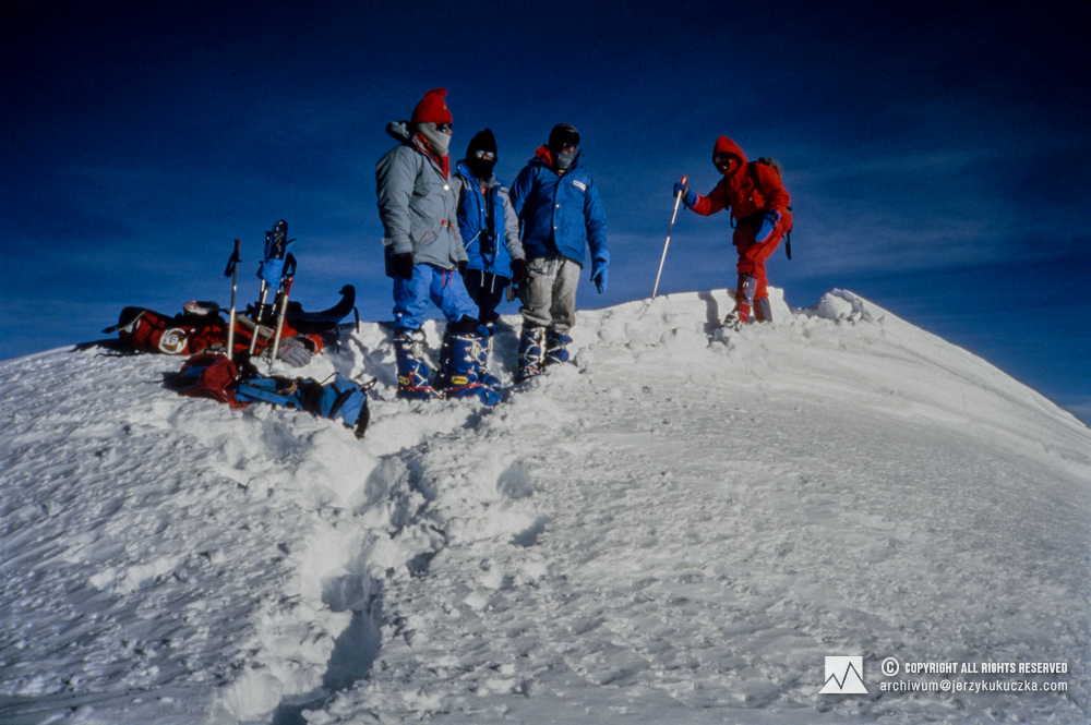 Uczestnicy wyprawy na szczycie Shisha Pangmy. Od lewej: Carlos Carsolio, Elsa Avila, Ryszard Warecki i Ramiro Navarrete.
