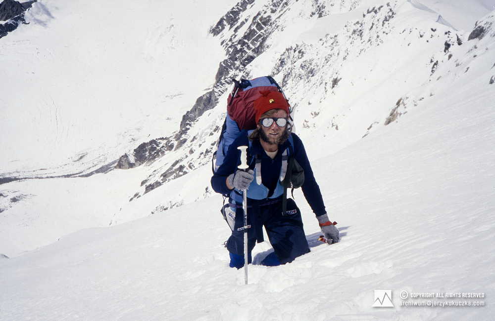 Artur Hajzer on the slope of Shisha Pangma.