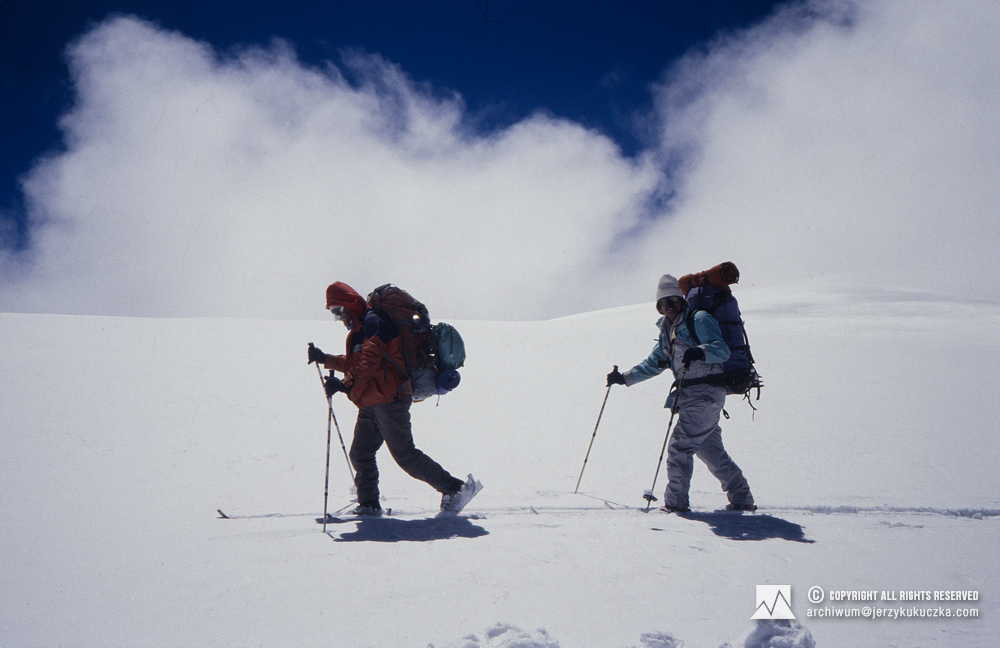 Participants of the expedition on the slope of Shisha Pangma. From left: Jerzy Kukuczka and Lech Korniszewski.