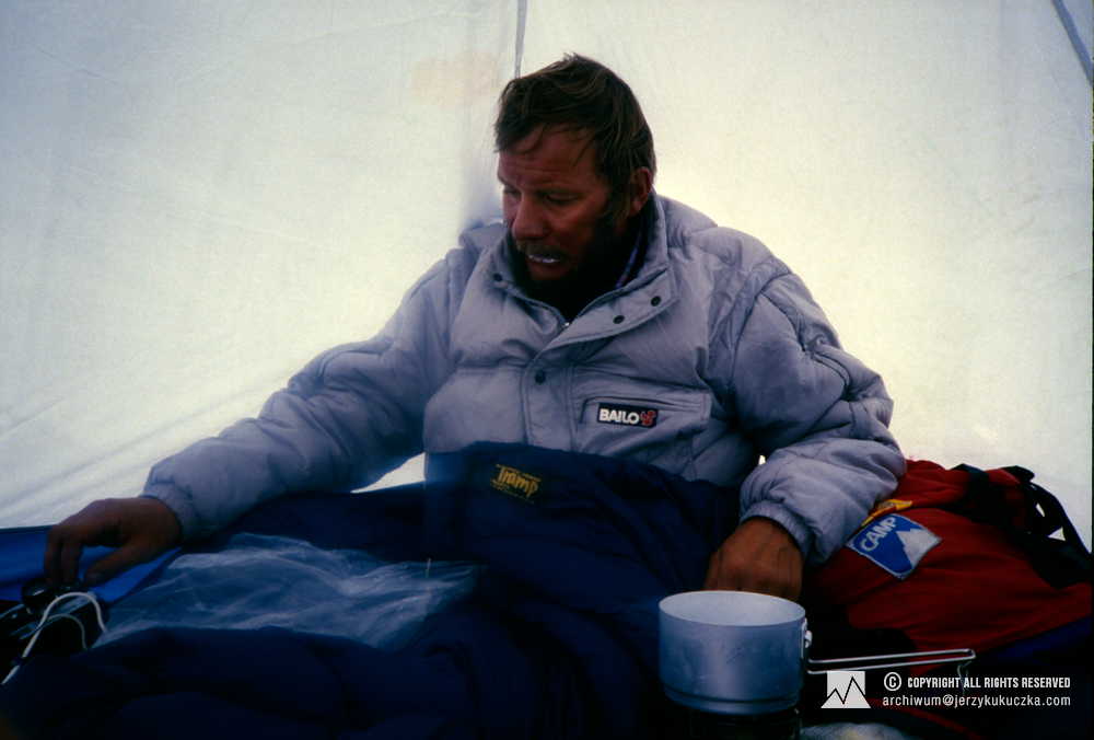 Jerzy Kukuczka in a camp on the slope of Shisha Pangma.