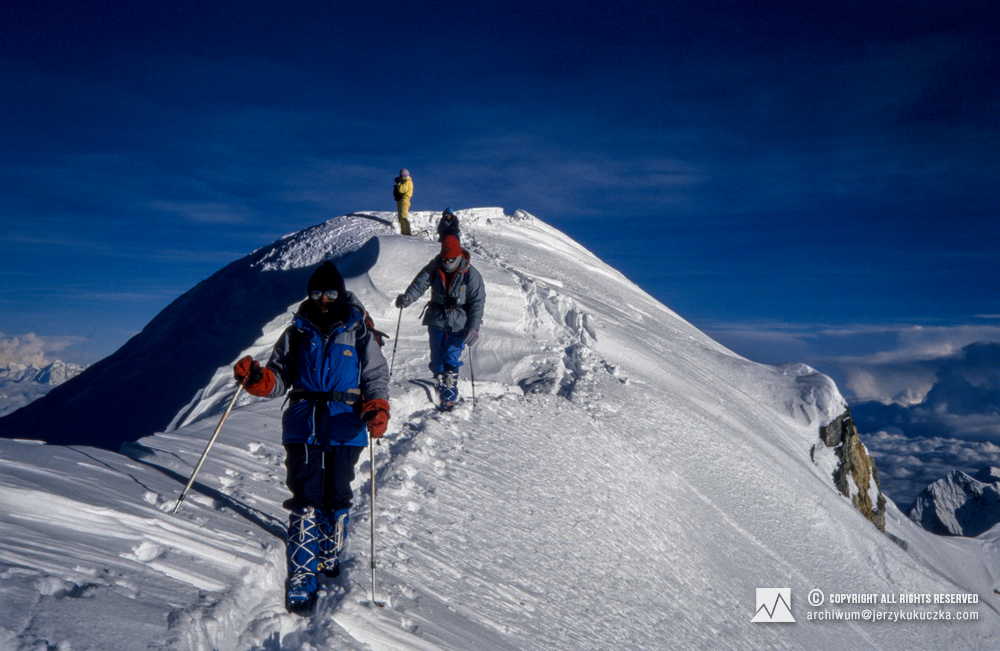 Participants of the expedition near the top of Shisha Pangma. Elsa Avila in the foreground, followed by Carlos Carsolio, Artur Hajzer and Wanda Rutkiewicz.
