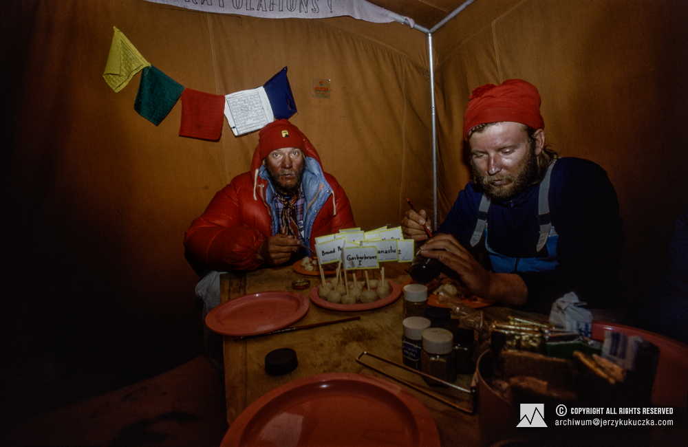 Climbers at the base camp after reaching the summit. From the left: Jerzy Kukuczka and Artur Hajzer.