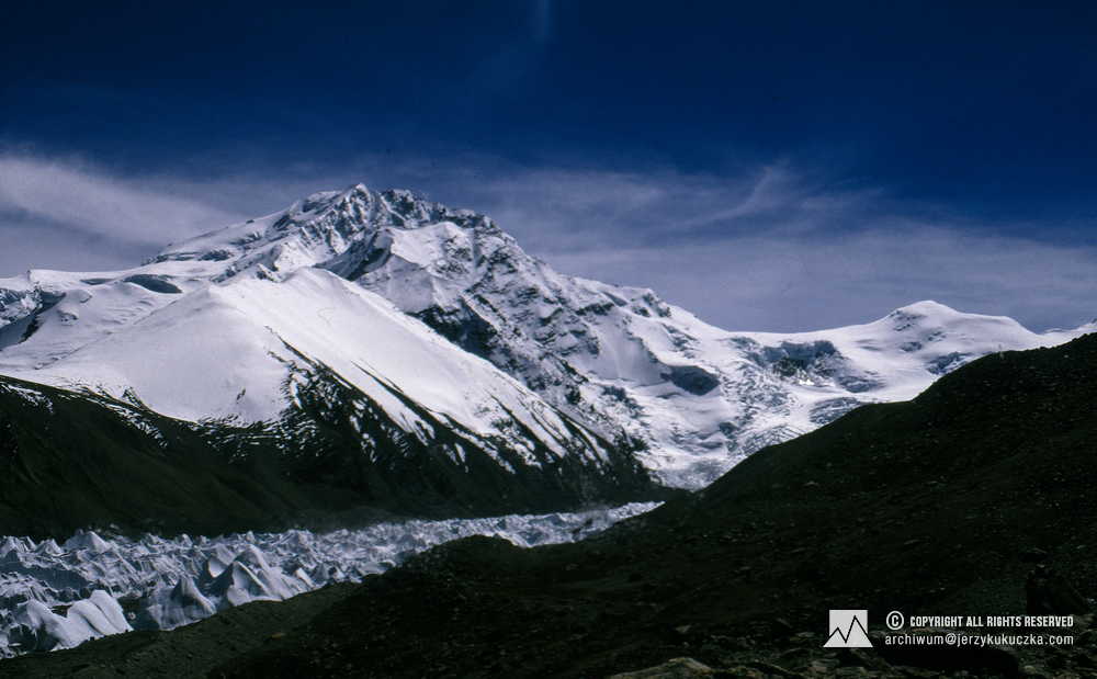 Shisha Pangma (8013 m above sea level).