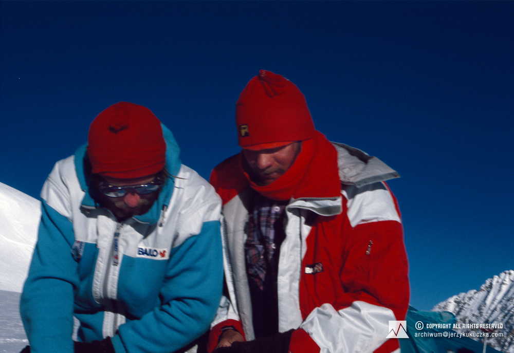 Climbers in camp IA (6800 m above sea level). From the left: Artur Hajzer and Jerzy Kukuczka.