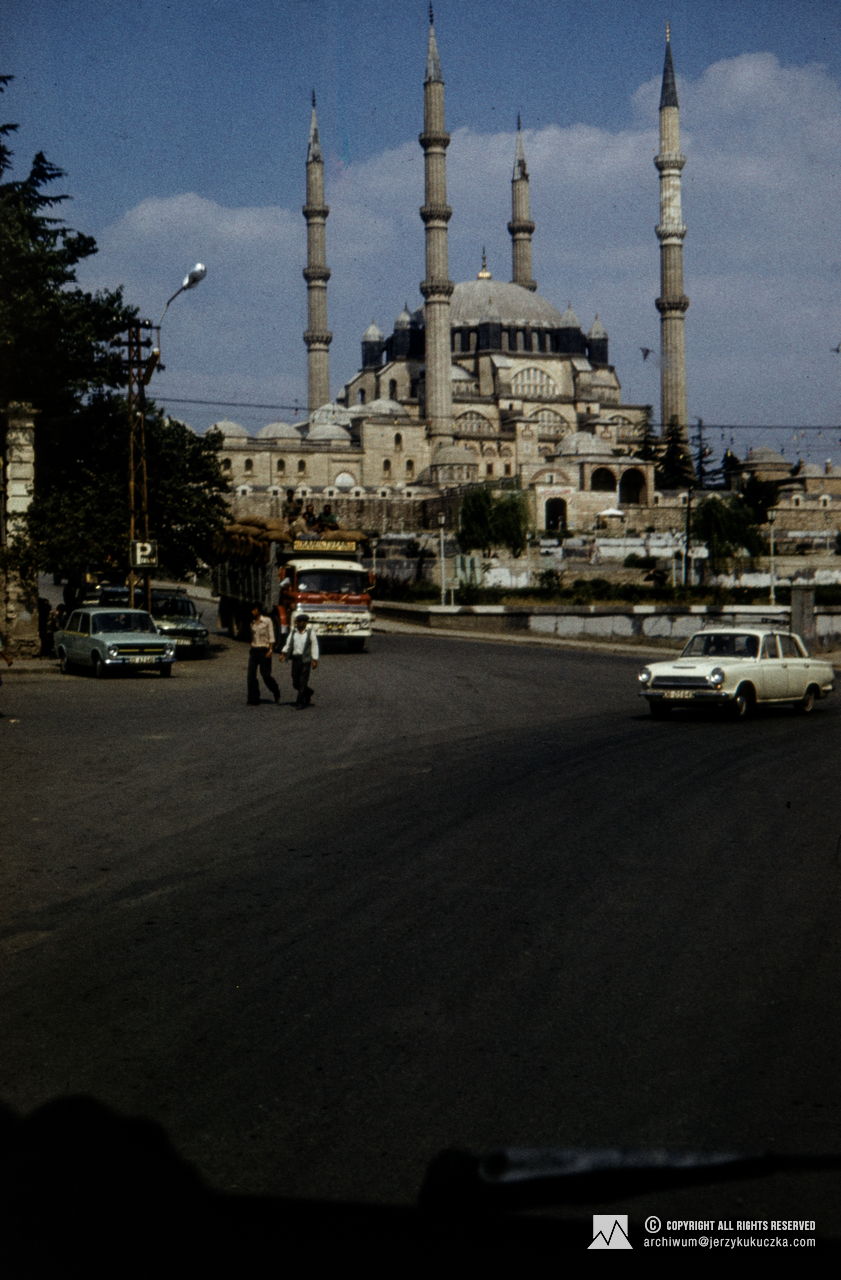 Meczet Selima II w Edirne. Przejazd uczestników wyprawy przez Turcję. Trasa z Katowic do Islamabadu.
