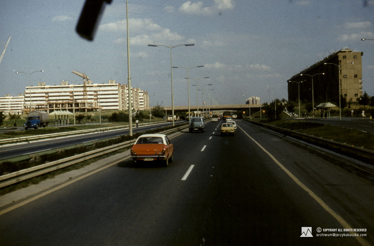 Przejazd uczestników wyprawy przez Belgrad w Jugosławii. Trasa z Katowic do Islamabadu.