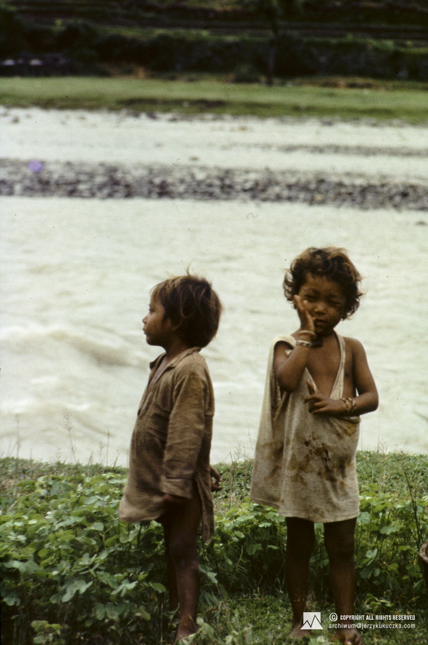 Nepalskie dzieci.
