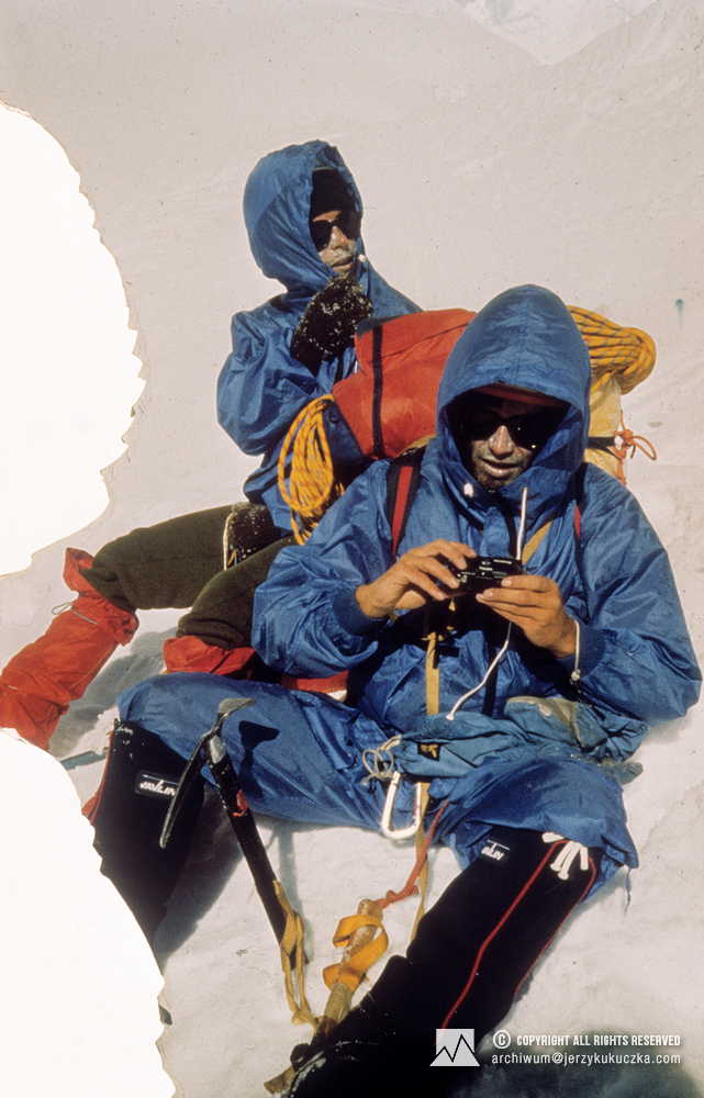 Uczestnicy wyprawy na stoku Makalu. Od lewej: Wojciech Kurtyka i Alex MacIntyre.