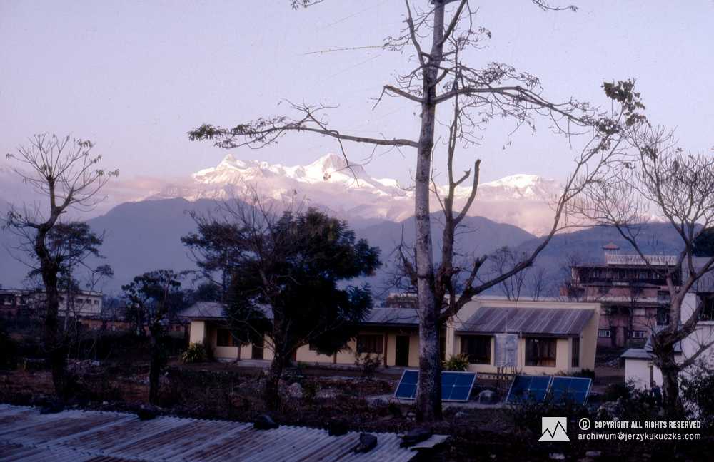 Masyw Annapurny widoczny z Pokhary.