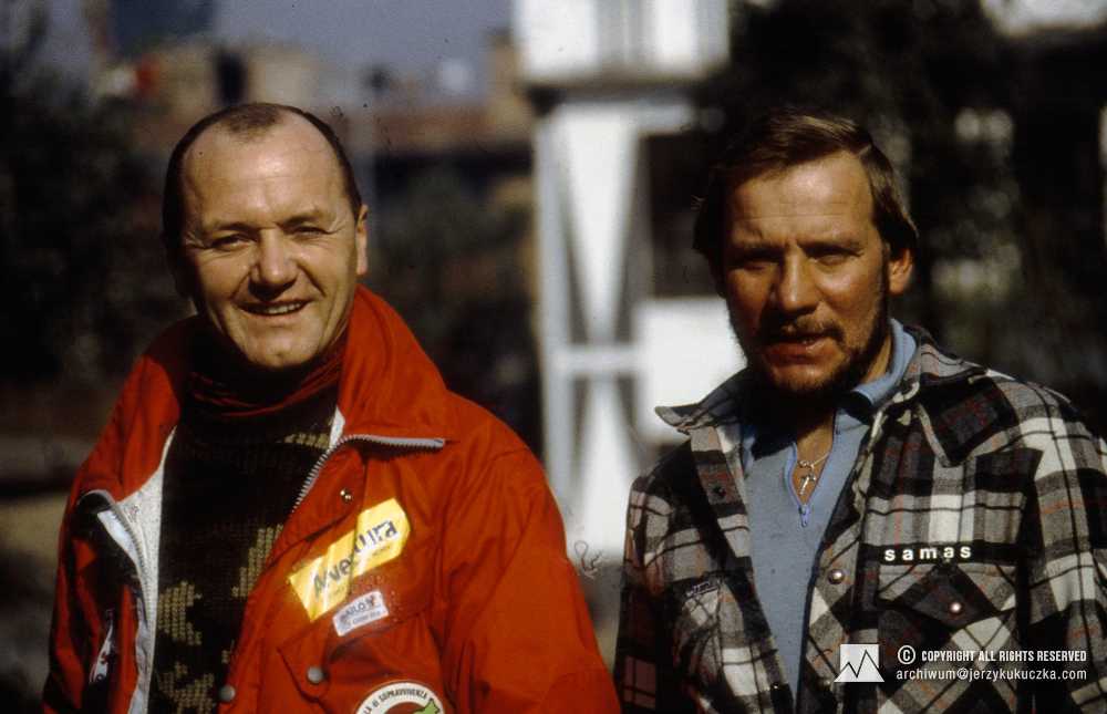 Uczestnicy wyprawy w Katmandu. Od lewej: Jacek Pałkiewicz i Jerzy Kukuczka.