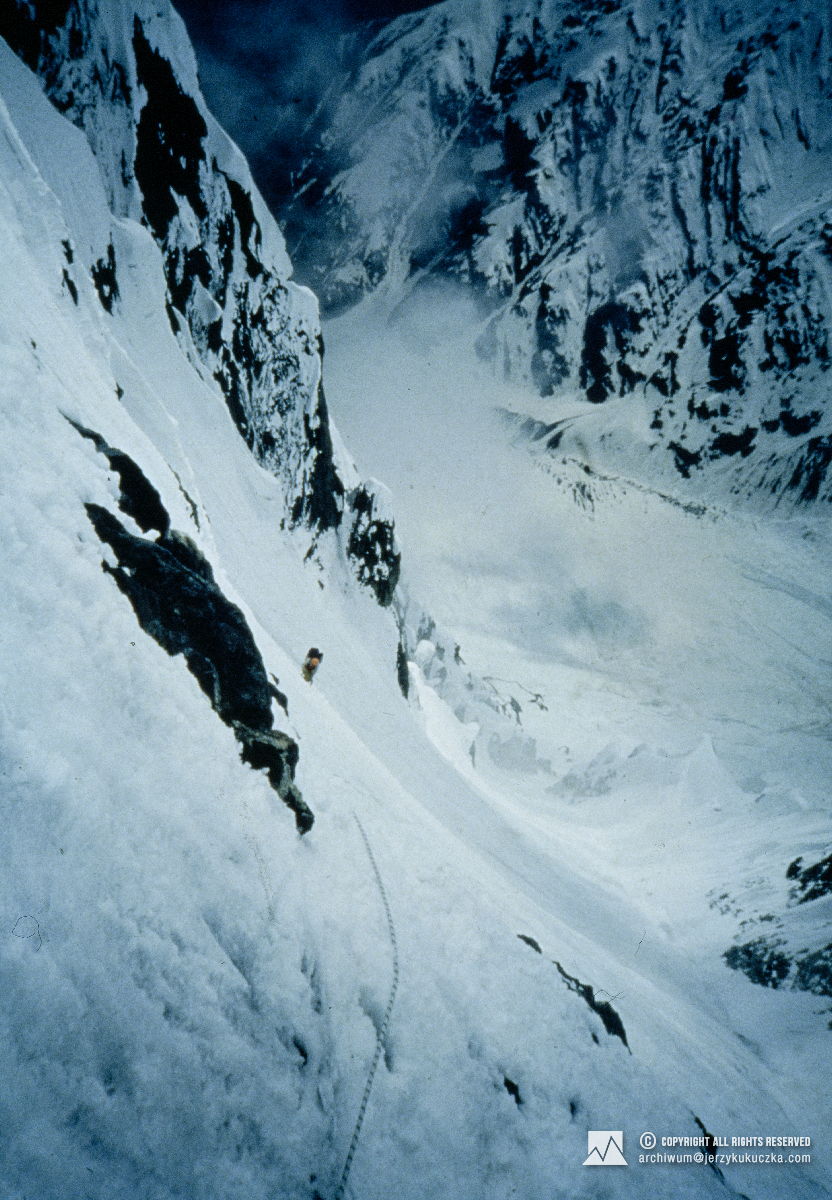 Sławomir Łobodziński while climbing.
