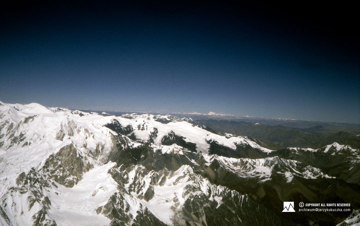 Krajobraz Himalajów widoczny ze stoku Manaslu.