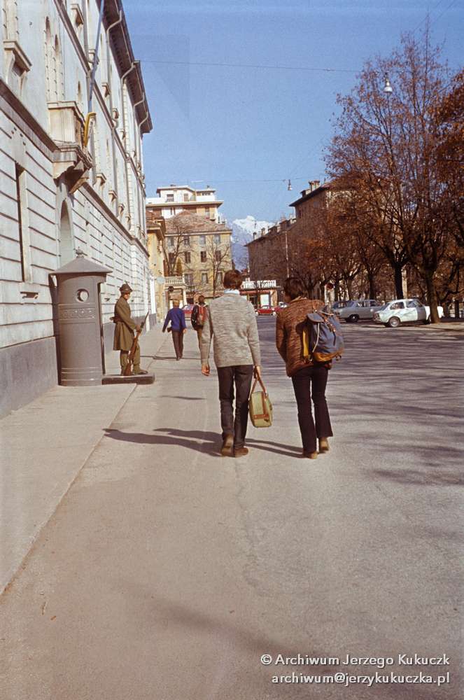 Od lewej Janusz Skorek, Zbigniew Wach, przed nimi idą od lewej Marian Piekutowski i Janusz Kurczab