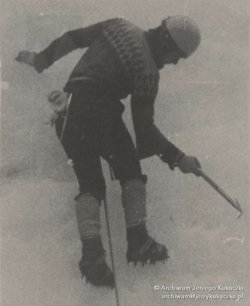 Jerzy Kukuczka podczas zimowej wspinaczki w Tatrach.