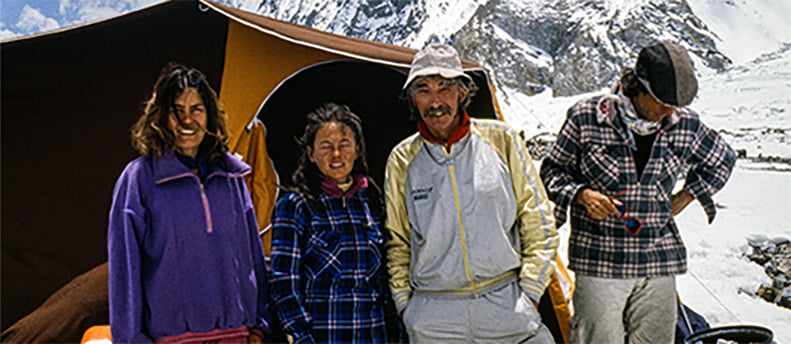 Od lewej: Wanda Rutkiewicz, Lilian Barrard, Maurice Barrard i Michel Parmentier - członkowie wyprawy francuskiej.