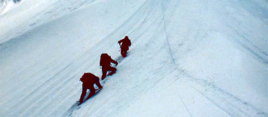 Equipo de escaladores subiendo a Nanga Parbat.